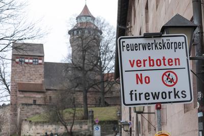 30.12.2024, Feuerwerkverbotszone Innenstadt, N?rnberg: In der N?rnberger Innenstadt gilt zum Jahreswechsel erneut in zwe-stock-foto