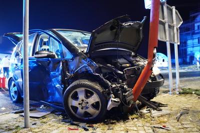 Kirschau - Schwerer Verkehrsunfall an einer Kreuzung: Drei Verletzte-stock-photo
