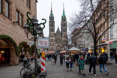 B?llerverbot und Feuerwerksverbot in der N?rnberger Altstadt zu Silvester, 30.12.2024-stock-foto