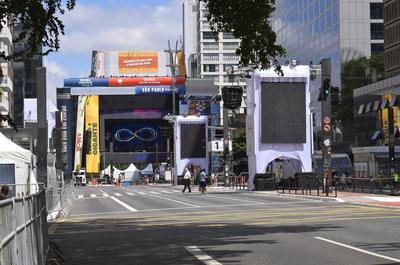 Preparativos Ano Novo na Paulista-stock-foto