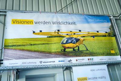 Symbolbild Werbung und Vision fuer die ADAC Luftrettung der Zukunft Symbolfoto Werbeschild und Vision fuer die ADAC Luft-stock-foto