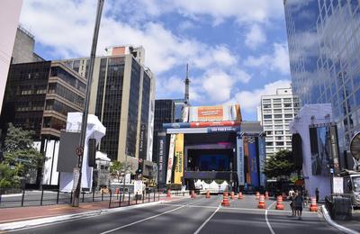 Preparativos Ano Novo na Paulista-stock-foto