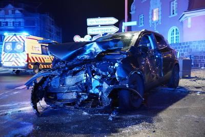 Kirschau - Schwerer Verkehrsunfall an einer Kreuzung: Drei Verletzte-stock-photo