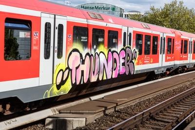 DEU Deutschland Hamburg 15 05 2019 Bahnhof Hamburg Dammtor S Bahn Zug der S Bahn Hamburg Graf-stock-foto