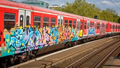 DEU Deutschland Hamburg 15 05 2019 Bahnhof Hamburg Dammtor S Bahn Zug der S Bahn Hamburg Graf-stock-foto