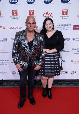 05.11.2021. Hagen. Kurzfilmfestival Eat My Shorts. Hier: Tom Barcal mit Partnerin Stefanie Black. Hagen Stadthalle Nord-stock-photo