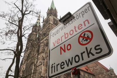 31.12.2024, Feuerwerksverbotszone / B?llerverbotszone, N?rnberg: In der N?rnberger Innenstadt gilt zu Silvester 2024 ern-stock-foto