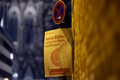 B?llerverbotszone am K?lner Dom-stock-foto