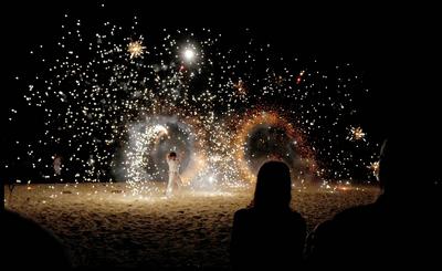 New Years Eve Fireworks on Khao Lak Beach-stock-foto