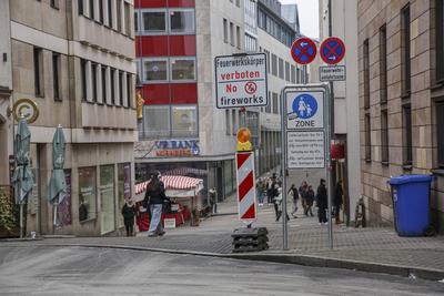 31.12.2024, Feuerwerksverbotszone / B?llerverbotszone, N?rnberg: In der N?rnberger Innenstadt gilt zu Silvester 2024 ern-stock-foto