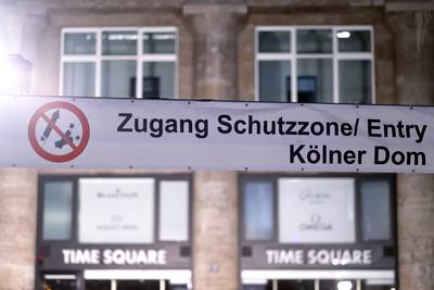 B?llerverbotszone am K?lner Dom-stock-foto