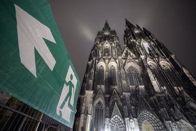 B?llerverbotszone am K?lner Dom-stock-foto