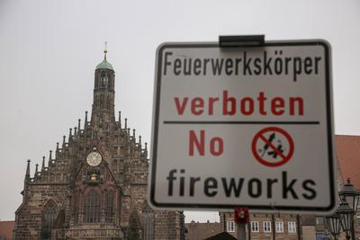 31.12.2024, Feuerwerksverbotszone / B?llerverbotszone, N?rnberg: In der N?rnberger Innenstadt gilt zu Silvester 2024 ern-stock-foto