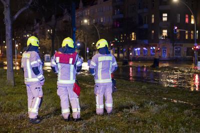 ?berschwemmung nach einem Wasserrohrbruch in Berlin, 31.12..2024-stock-foto
