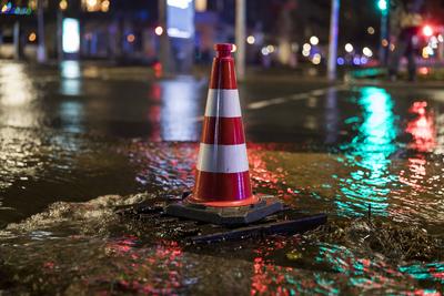 ?berschwemmung nach einem Wasserrohrbruch in Berlin, 31.12..2024-stock-foto