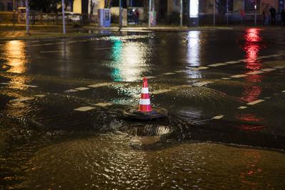 ?berschwemmung nach einem Wasserrohrbruch in Berlin, 31.12..2024-stock-foto