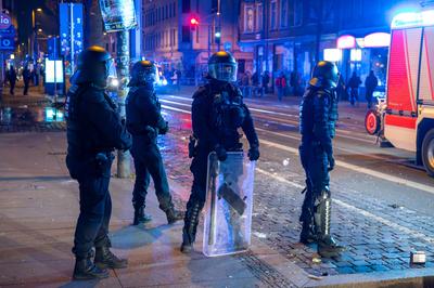 Leipzig - Dutzende Straftaten, verletzte Polizistin und Br?nde: Kr?ftezehrende Nacht f?r Einsatzkr?fte an Silvester-stock-foto