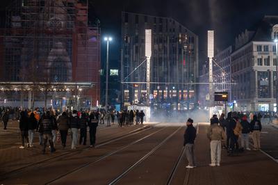 Leipzig - Dutzende Straftaten, verletzte Polizistin und Br?nde: Kr?ftezehrende Nacht f?r Einsatzkr?fte an Silvester-stock-foto