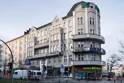 01.01.2025,Neujahr,Berlin,Impressionen vom ersten Tag des Jahres 2025.Zahlreiche Fensterscheiben von Wohnh?usern sind du-stock-photo