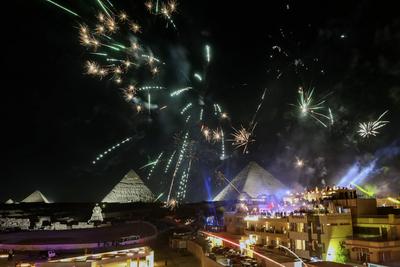 New year celebrations at the pyramids in Egypt-stock-foto