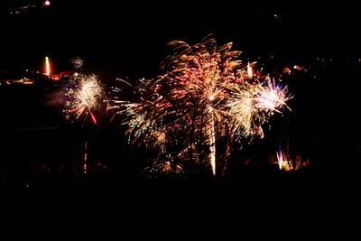 GER, Thueringer, Silvester, Neujahr, New Year, 2024/2025, Jahreswechsel, Feuerwerk ueber der Rhoen, Dermbach, Dienstag, 31.12.2024 zum 01.01.2024, 00.00 Uhr-stock-photo