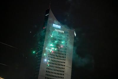 Leipzig - Dutzende Straftaten, verletzte Polizistin und Br?nde: Kr?ftezehrende Nacht f?r Einsatzkr?fte an Silvester-stock-foto