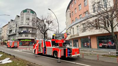 01.01.2025,Neujahr,Berlin,Impressionen vom ersten Tag des Jahres 2025.Zahlreiche Fensterscheiben von Wohnh?usern sind du-stock-photo