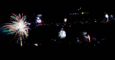 GER, Thueringer, Silvester, Neujahr, New Year, 2024/2025, Jahreswechsel, Feuerwerk ueber der Rhoen, Dermbach, Dienstag, 31.12.2024 zum 01.01.2024, 00.00 Uhr-stock-photo