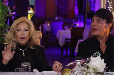 LOS ANGELES, CA - MAY 24: Jocelyn Wildenstein, Lloyd Klein at the Official Engagement dinner with friends, for Jocelyn W-stock-foto