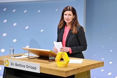 Bilanzpressekonferenz Commerzbank AG. Dr. Bettina Orlopp ( Vorstand Commerzbank AG ) anläßlich der Bilanzpressekonferenz-stock-foto