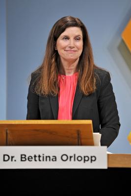 Bilanzpressekonferenz Commerzbank AG. Dr. Bettina Orlopp ( Vorstand Commerzbank AG ) anläßlich der Bilanzpressekonferenz-stock-foto