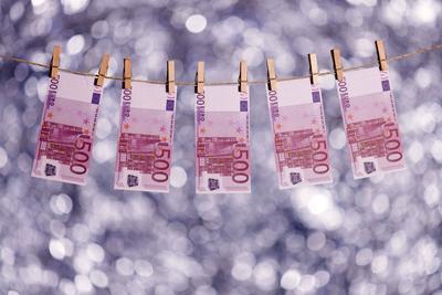 500-Euro-Scheine auf einer W?scheleine. K?ln, 15.01.2020 *** 500 Euro notes on a clothesline Cologne, 15 01 2020 Foto:x-stock-foto