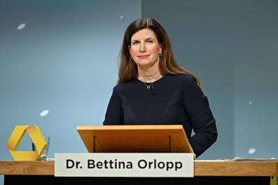Bilanzpressekonferenz Commerzbank AG. Dr. Bettina Orlopp ( Vorstand Commerzbank AG ) anl??lich der Bilanzpressekonferenz-stock-foto
