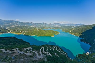Bovilla reservoir near the capital of Tirana Bovilla reservoir near the capital of Tirana with setting sun in the back.-stock-foto