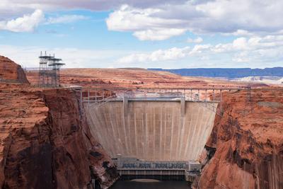 View of Enormous Glen Canyon Dam in Arizona With Scenic Red Rock Landscape - USA Stunning view of Glen Canyon Dam situat-stock-photo