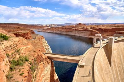 Lake Powell, Arizona, United States of America - June 7, 2024: Glen Canyon Dam, dam on the Lake Powell River, hydroelect-stock-foto