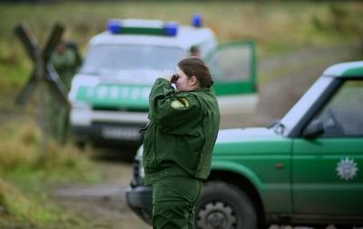 Politik Widerstand gegen Castortransport Polizei sichert Castor Transport im November 2002 Ein Trans-stock-photo