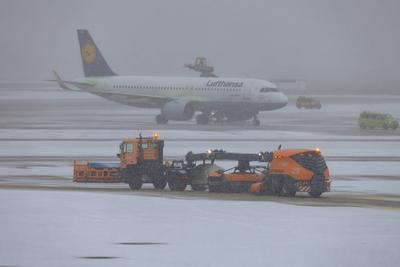 Schneefront erreicht Hannover,-stock-foto