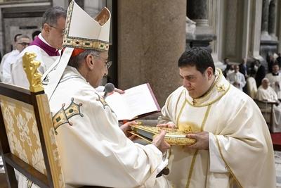 ITALY -  POPE FRQANCIS PARTICIPATES IN THE EPISCOPAL ORDINATION OF THE VICEGERENT OF THE DIOCESE OD ROME AND AUXILIARY OF THE SOUTHERN SECTOR , MONSIGNOR RENATO ATRTELLI BACCARI , IN THE ST JOHN LATERAN'S BASILICA IN ROME  - 2025/1/14-stock-foto