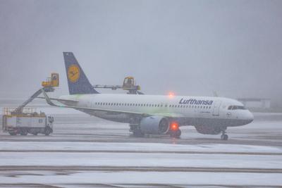 Schneefront erreicht Hannover,-stock-foto