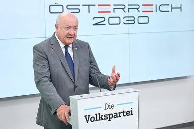  Wien 10.07.2023 - Heute am Vormittag gab der ?VP Generealsekret?r Christian Stocker in der Parteizentrale in der Licht-stock-photo