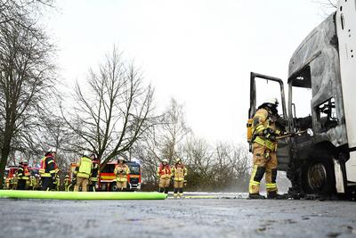 Brand eines  Autotransporters.-stock-photo