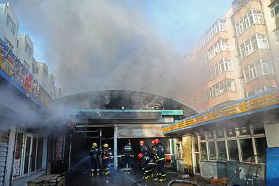 ZHANGJIAKOU, CHINA - JANUARY 04: Firefighters work at the site of a fire broke out at a marketplace on January 4, 2025 i-stock-foto