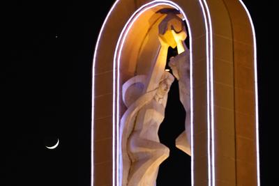 Venus Accompanies The Moon-stock-foto