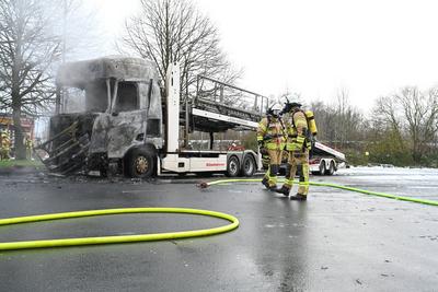 Brand eines  Autotransporters.-stock-photo