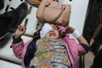 Wounded Palestinians are brought to al-Aqsa Hospital for medical treatment following the Israeli attack-stock-foto