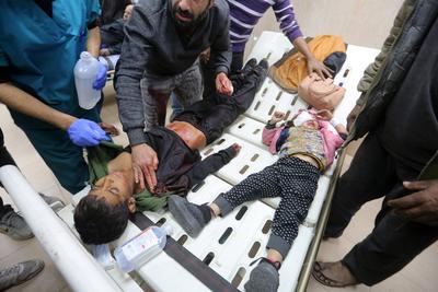 Wounded Palestinians are brought to al-Aqsa Hospital for medical treatment following the Israeli attack-stock-foto
