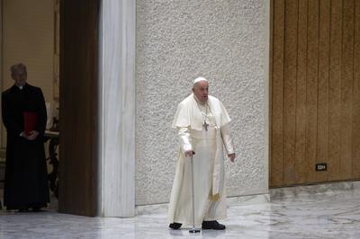 ITALY - REL -  POPE FRANCIS DURING A MEETING WITH THE CATHOLIC UNION OF TEACHERS, MANAGERS, EDUCATORS,TRAINERS (UCIIM)-THE ITALIAN ASSOCIATION OF CATHOLIC TEACHERS (AGESC), AT PAUL VI HALL IN THE VATICAN - 2025/01/4-stock-foto
