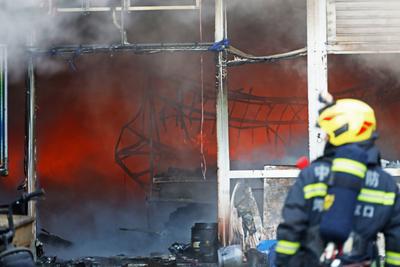 ZHANGJIAKOU, CHINA - JANUARY 04: A firefighter works at the site of a fire broke out at a marketplace on January 4, 2025-stock-foto