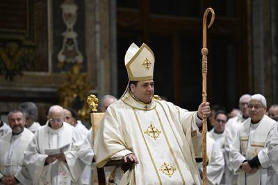 ITALY -  POPE FRQANCIS PARTICIPATES IN THE EPISCOPAL ORDINATION OF THE VICEGERENT OF THE DIOCESE OD ROME AND AUXILIARY OF THE SOUTHERN SECTOR , MONSIGNOR RENATO ATRTELLI BACCARI , IN THE ST JOHN LATERAN'S BASILICA IN ROME  - 2025/1/14-stock-foto